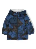 Moncler Enfant logo-patch padded jacket - Blue