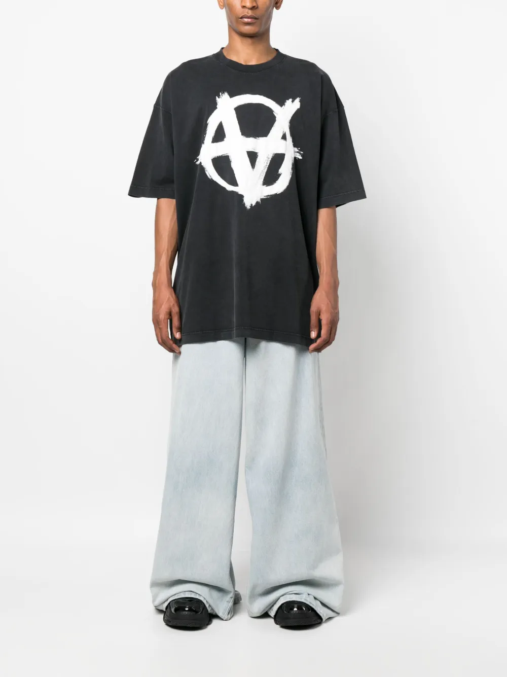 VETEMENTS reverse anarchy-print T-shirt - Zwart