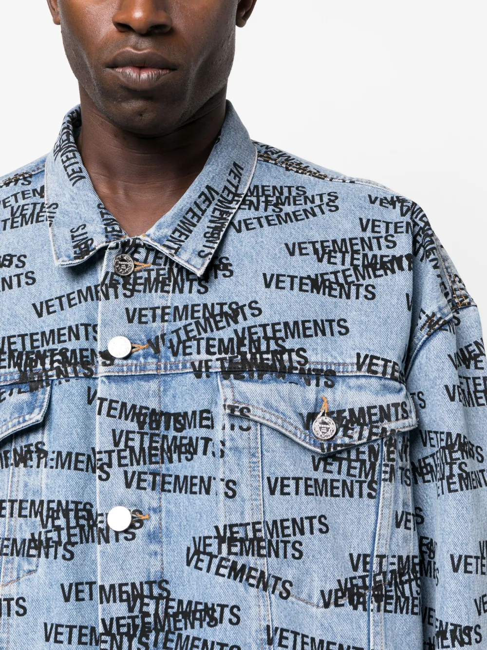 Shop Vetements Logo-print Denim Jacket In Blau