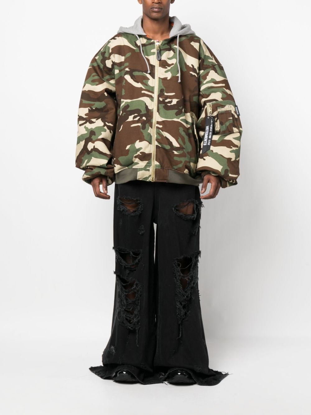 VETEMENTS camouflage-print bomber jacket - Groen