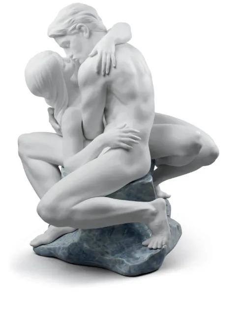 Lladró Passionate Kiss Couple sculpture