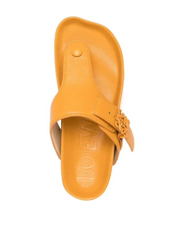 LOEWE logo-plaque Leather Flip Flops | Yellow | FARFETCH