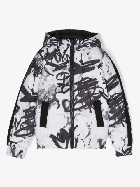 Dkny Kids جاكيت منفوخ بوجهين وطبعة شعار الماركة