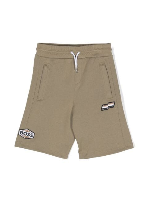 BOSS Kidswear shorts con cordones en la pretina y parches del logo 