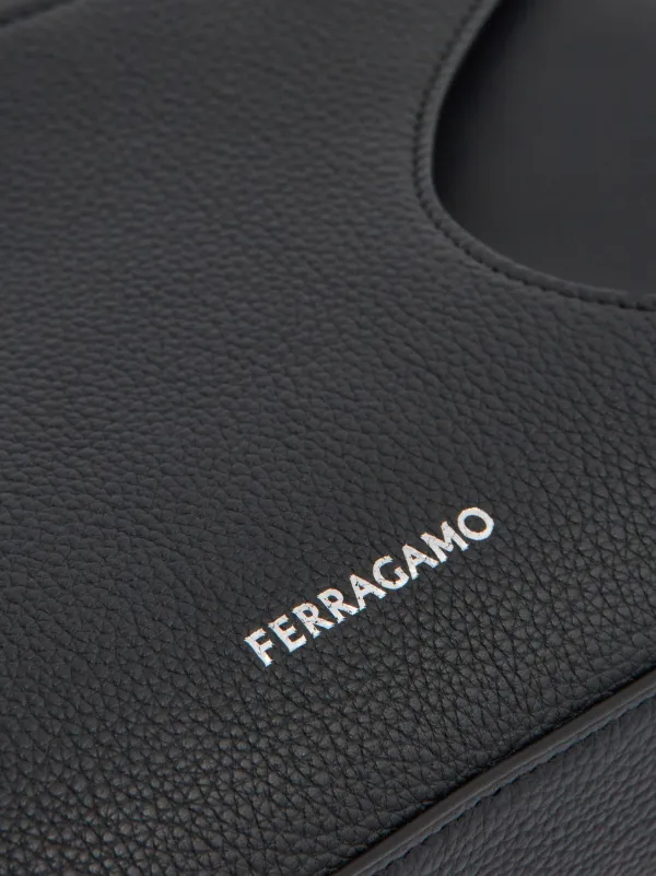 【sale】フェラガモ カットアウト ミディアムショルダーバッグ Ferragamo カットアウト ショルダーバッグ | ブラック | FARFETCH JP