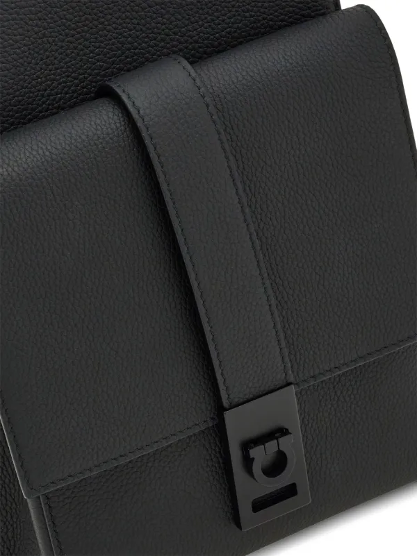 ★関税込み★ FERRAGAMO BLACK LEATHER MESSENGER BAG 20150925_52126162_600.jpg