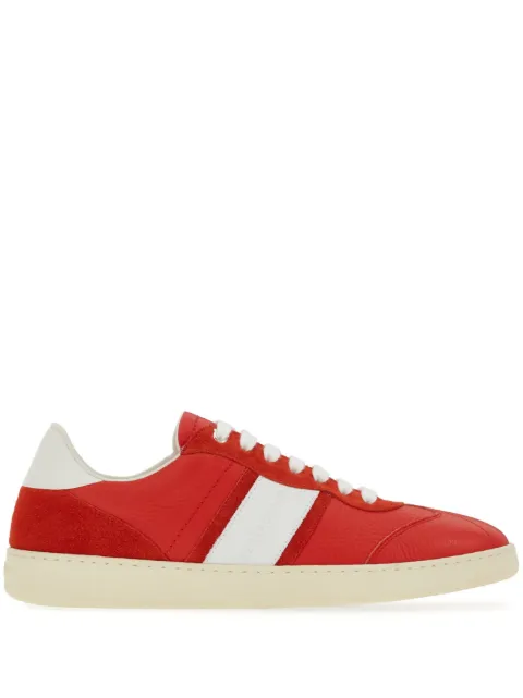 Ferragamo tenis bajos con logo en relieve