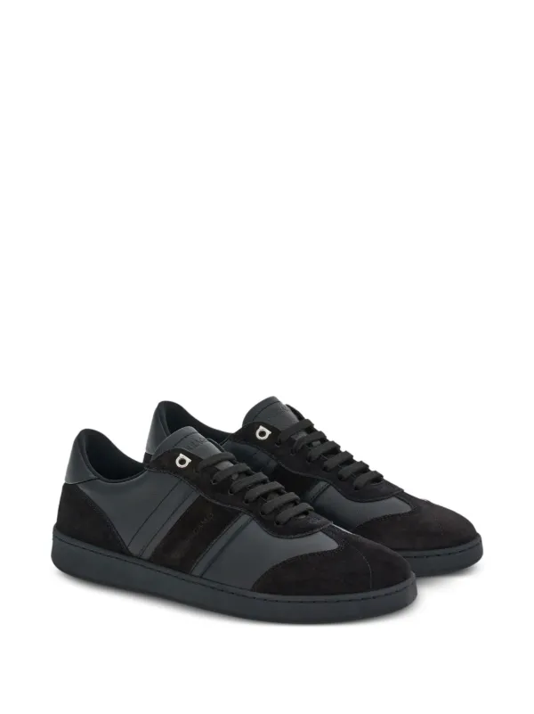 Ferragamo ブラック スニーカー Ferragamo logo-debossed low-top Sneakers | Black | FARFETCH