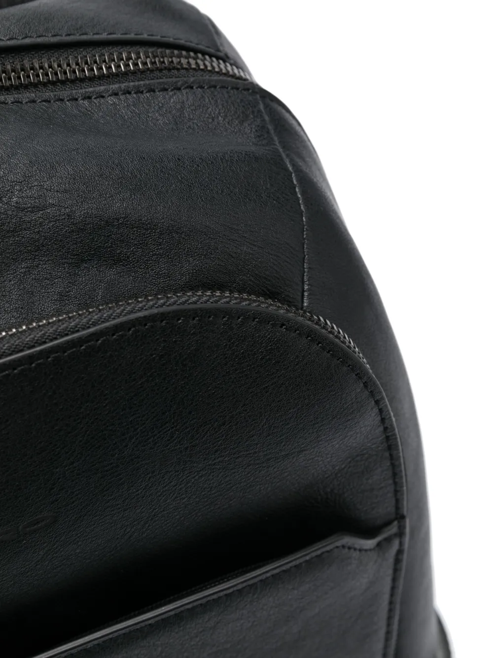 Shop Piquadro Logo-detail Leather Backpack In Black