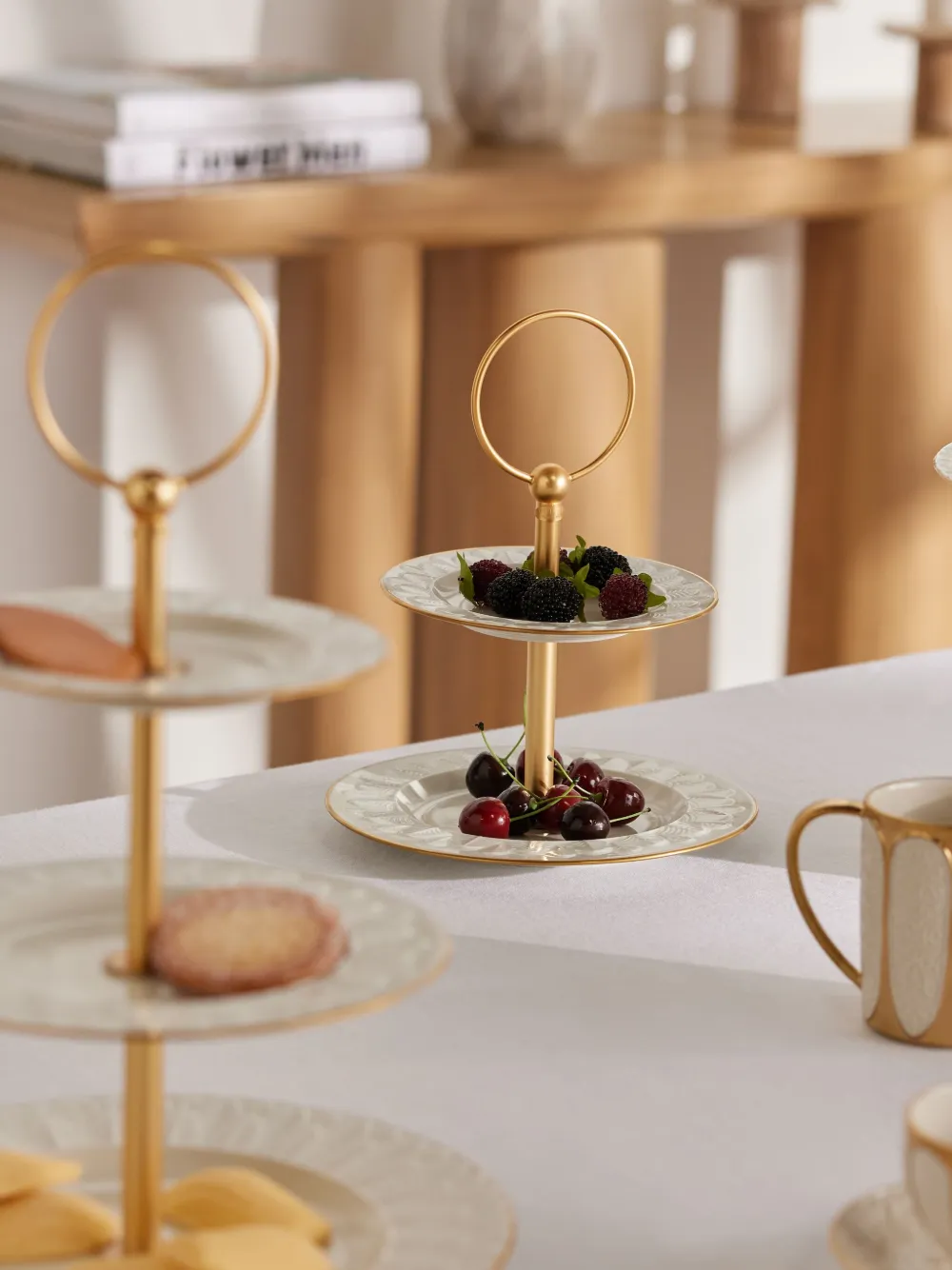 Villari Peacock Two-tier Cake Stand (21cm X 26cm) In White