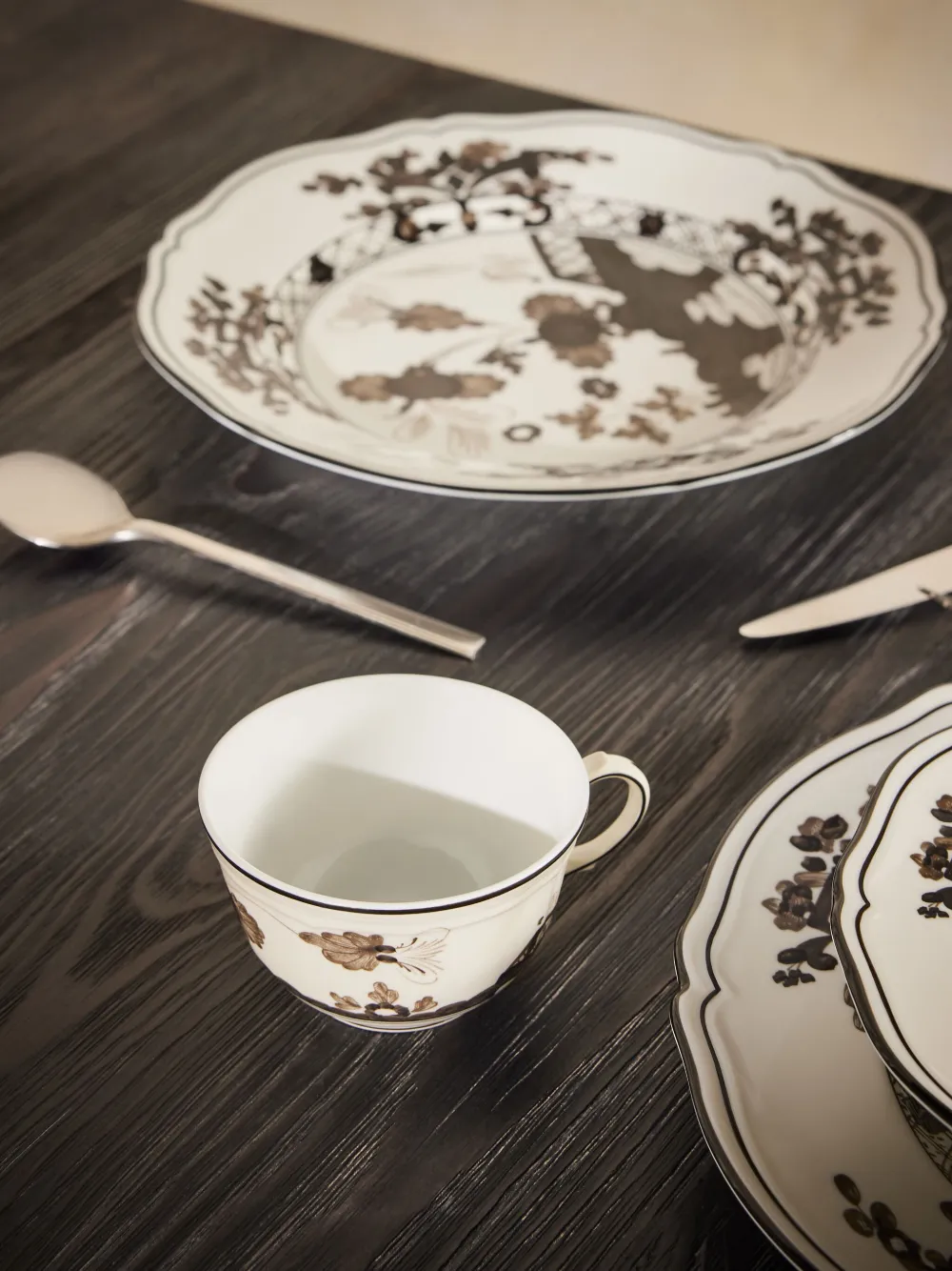 Ginori 1735 Oriente Italiano Teacup In White