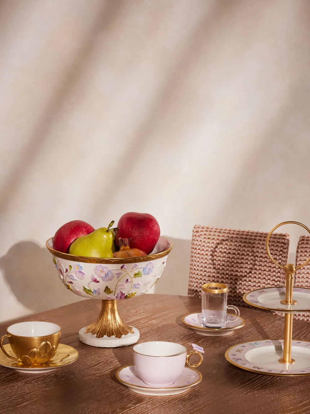 Villari Peacock Tea Cup And Saucer Set In Gold