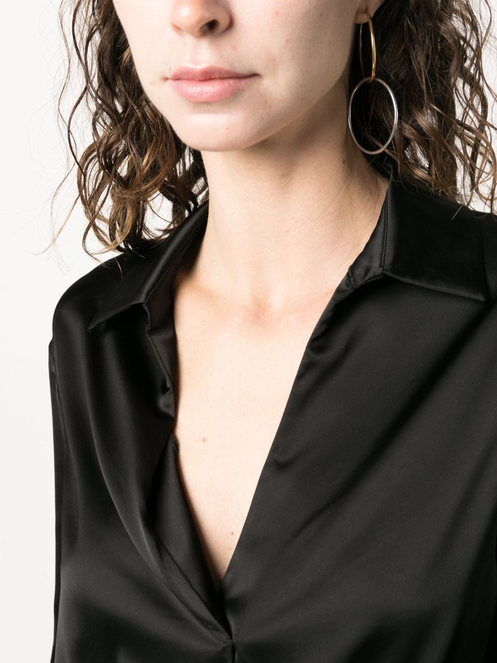 Shop Patrizia Pepe Satin-finish Cropped Shirt In Black