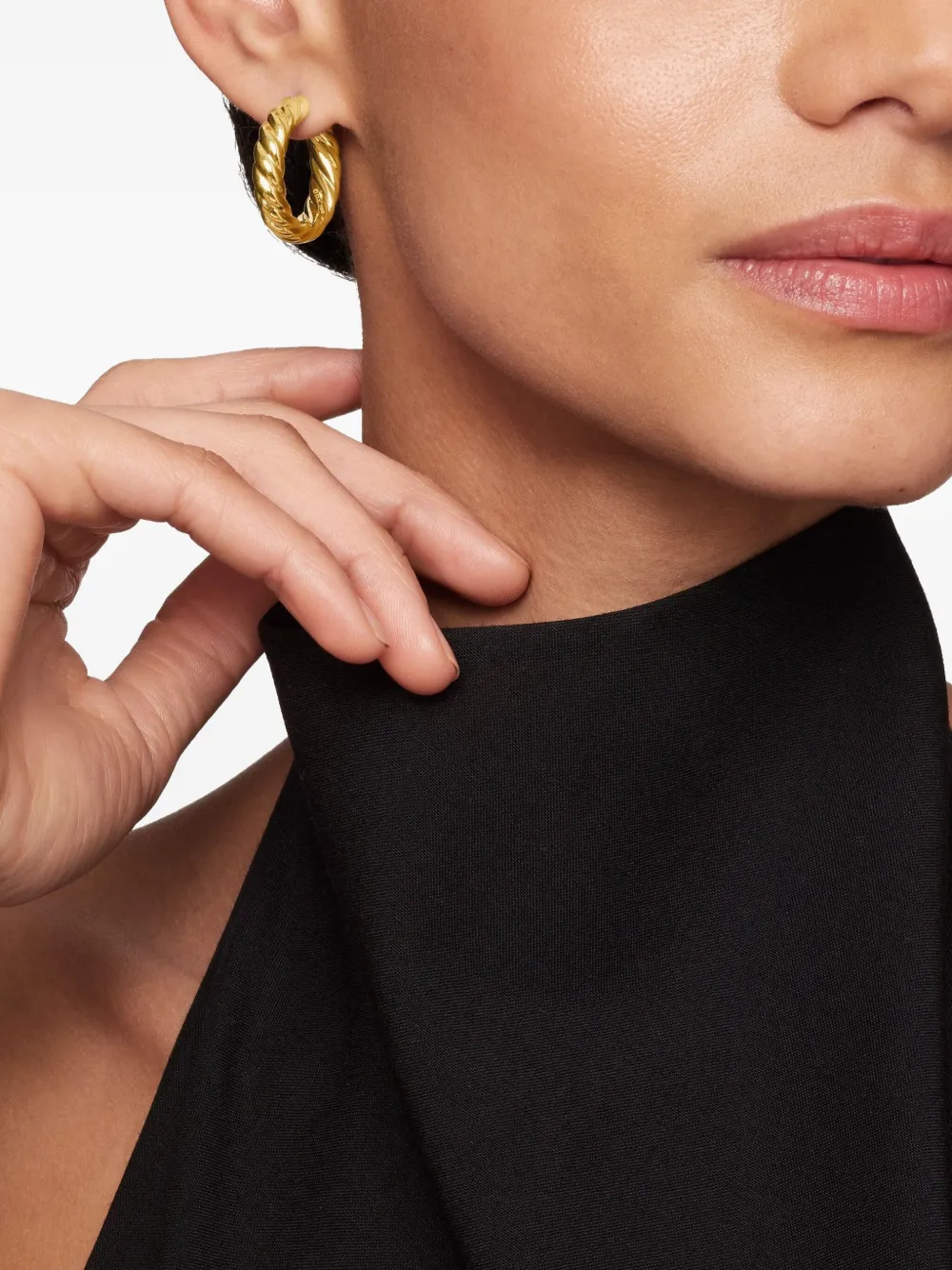 David Yurman أقراط حلقية 'سكالبتد كايبل' ذهب أصفر عيار 18 (24.5 ملم) | Image 2
