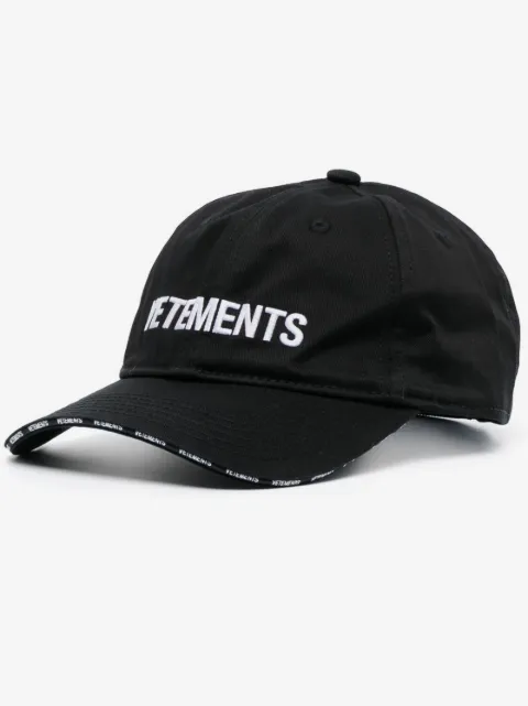 VETEMENTS gorra con visera curva y logo bordado