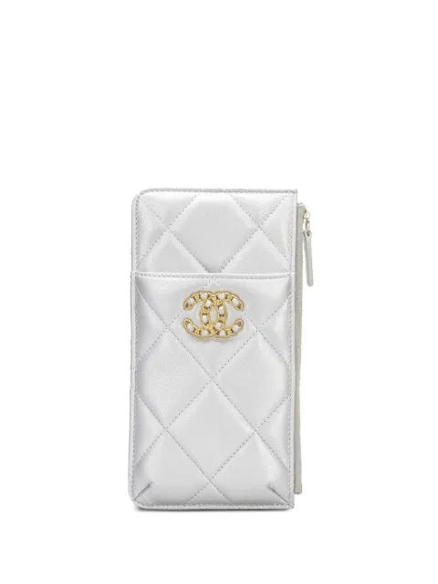 CHANEL Pre-Owned 19 quilted phone and card holder