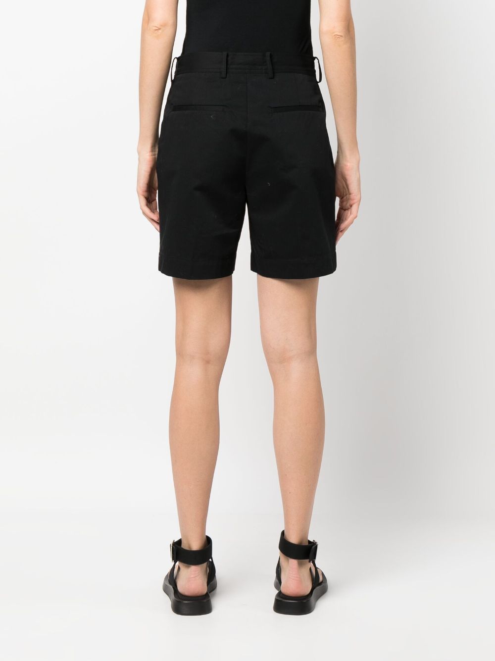 Shop Totême Pleat-detail Tailored Shorts In Schwarz