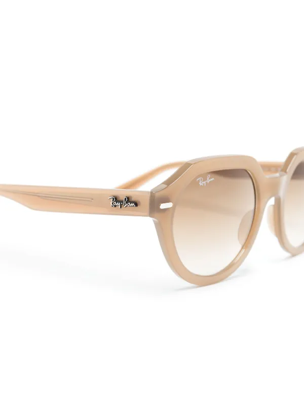 RayBan ラウンドサングラス / BEIGE Ray-Ban ラウンドフレーム サングラス | ニュートラル | FARFETCH JP