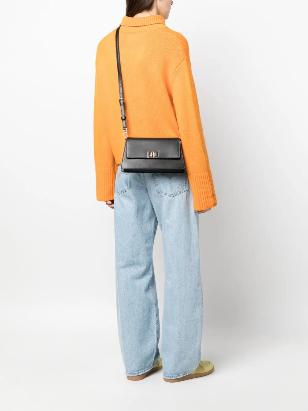 Furla Zoe patent-leather crossbody bag - Zwart