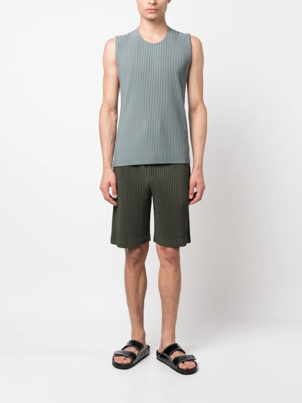 Homme Plissé Issey Miyake ribbed-detail bermuda shorts - Groen