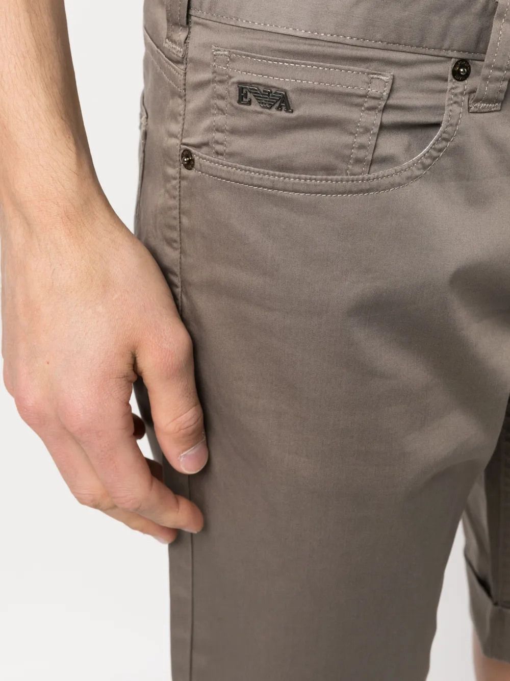 logo-plaque chino shorts