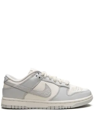 Nike Dunk Low “Grey Fog” スニーカー | ホワイト | FARFETCH JP