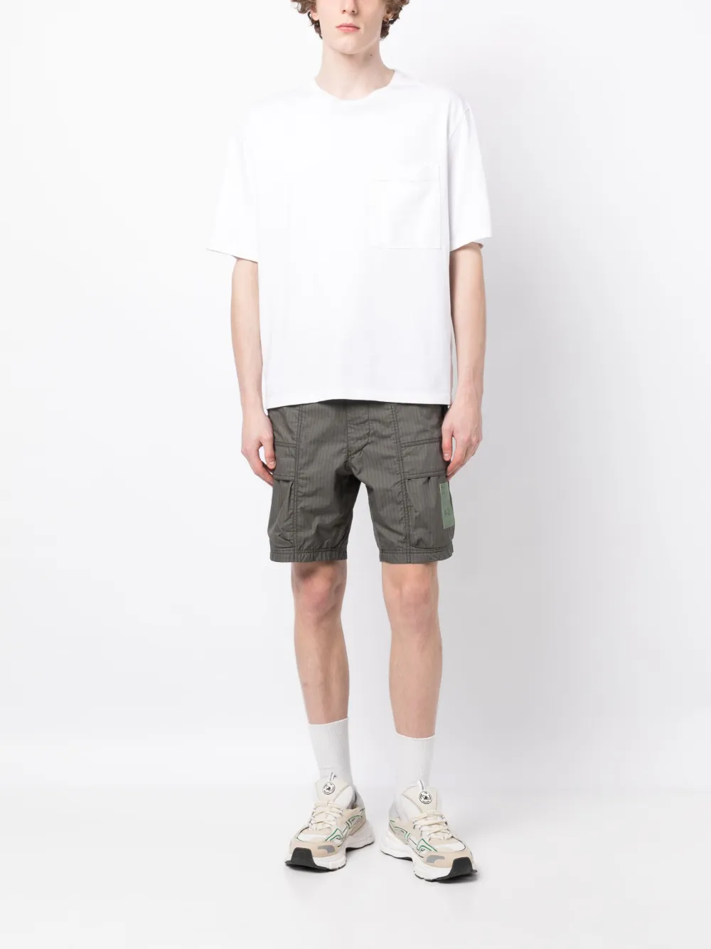 CHOCOOLATE logo-patch cotton blend cargo shorts - Groen