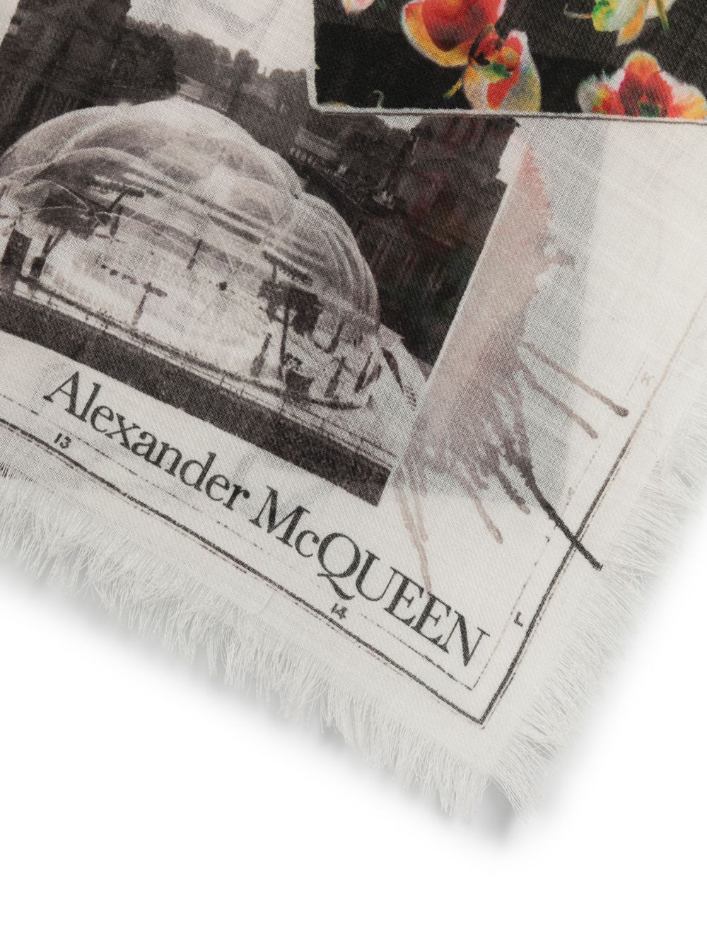 Alexander McQueen photograph-print wool scarf - Wit