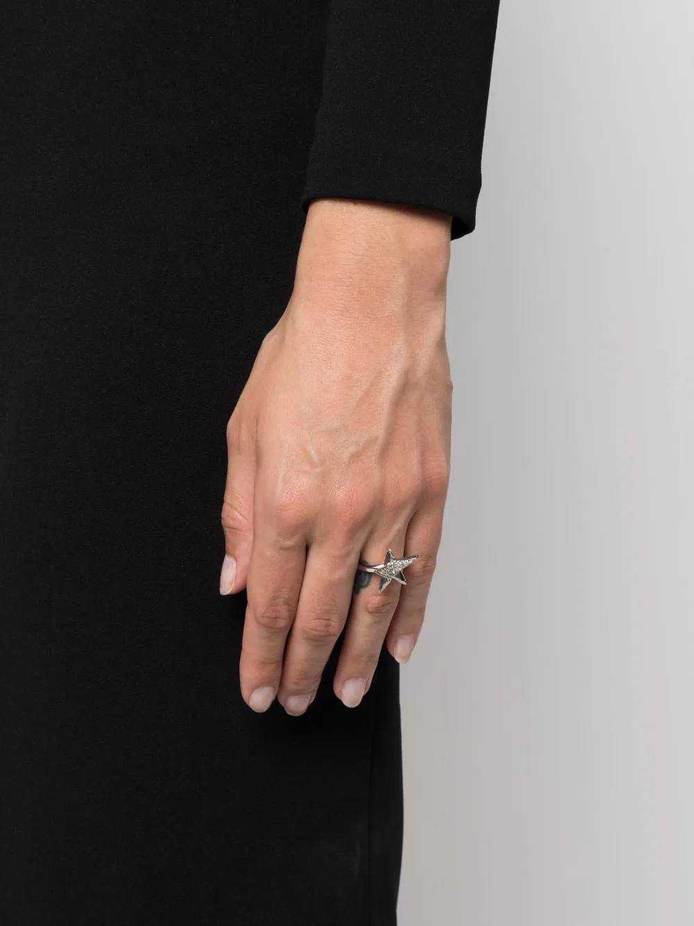 Ferragamo logo-engraved star-stud ring | Image 2