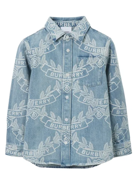 Burberry Kids قميص جينز بطبعة 'أوك ليف كريست'