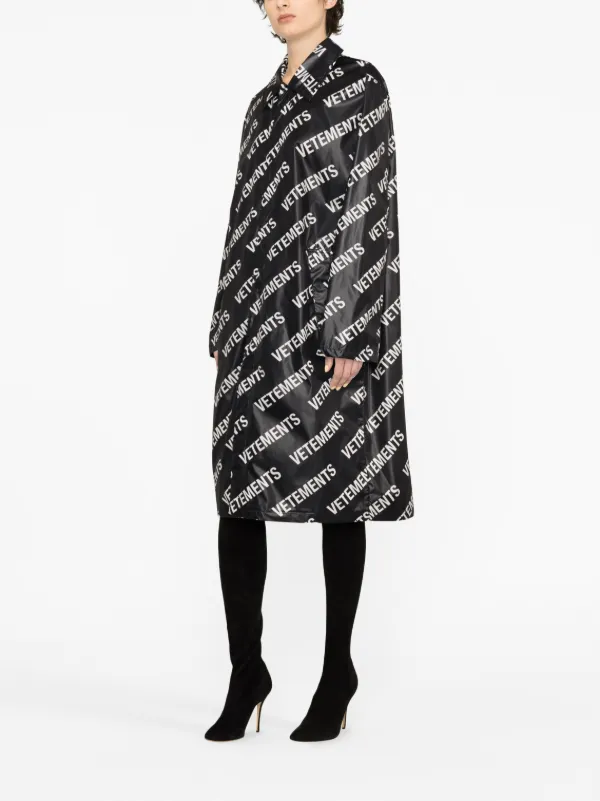 デク2022aw vetements molton coat Raincoat by Vetements- La Garçonne