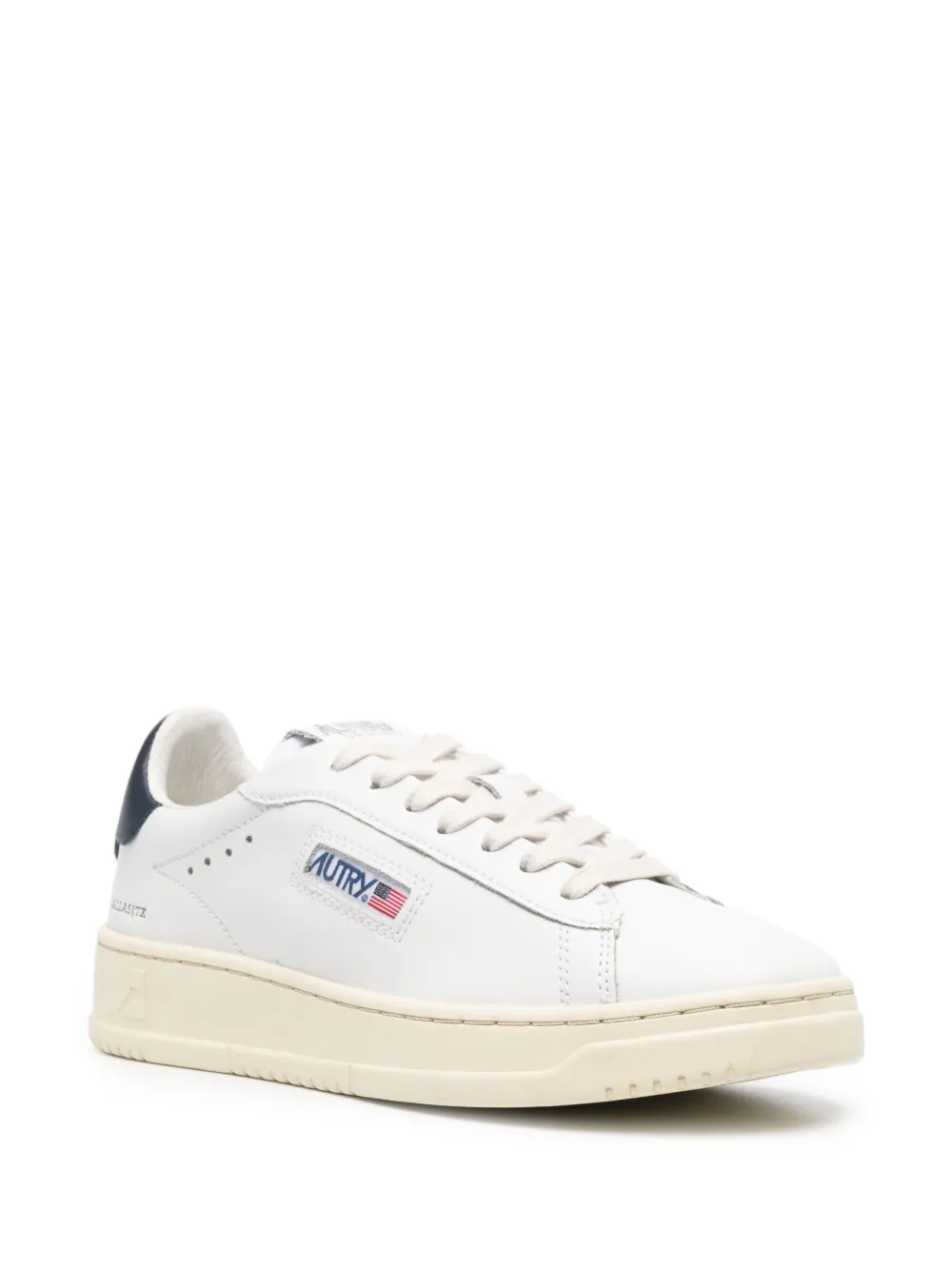 Shop Autry Medalist Low-top Leather Sneakers In Weiss