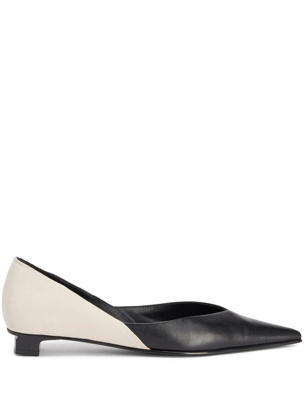 AMI Paris pointed flat leather pumps - Black