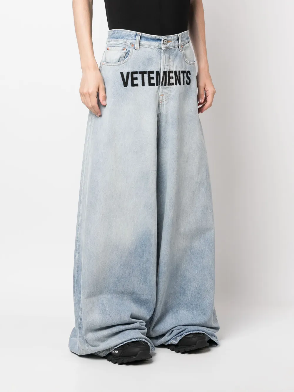 VETEMENTS illustration-print Baggy Jeans - Farfetch