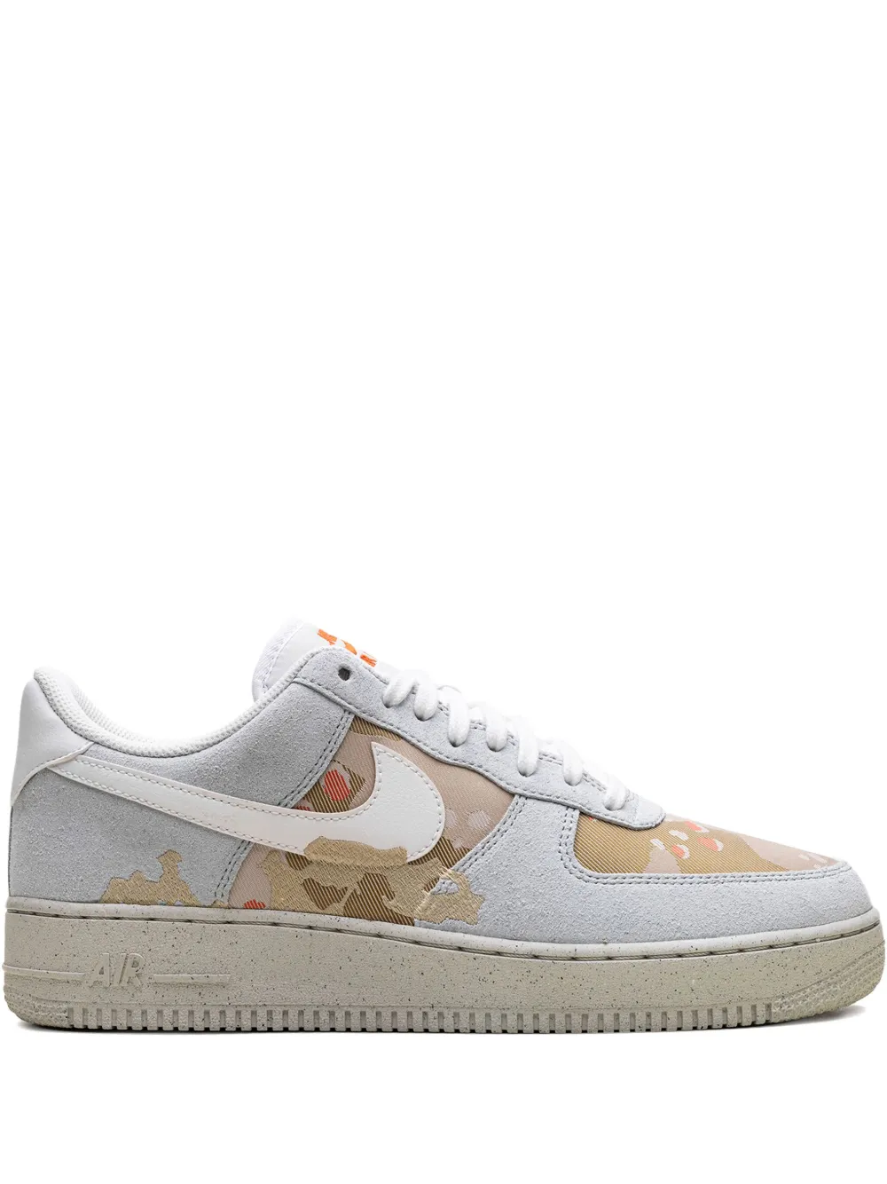 Nike baskets Air Force 1 à motif camouflage | tons neutres | Image 1