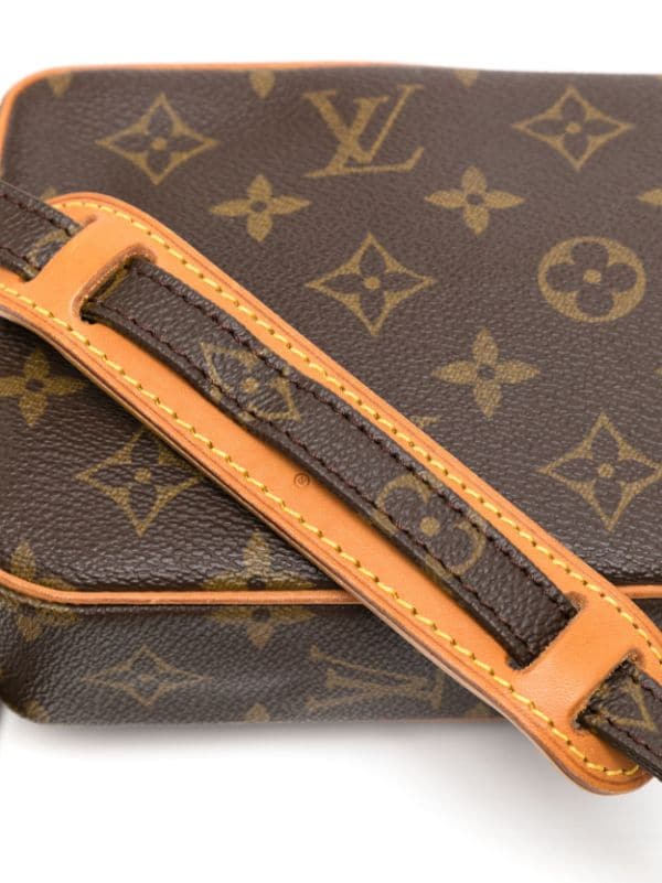 What's In My Cross Body Bag?  ft. Louis Vuitton Marly Bandouliere