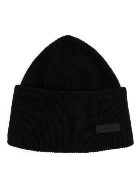 Calvin Klein Essential logo-patch beanie