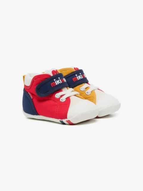 Miki House zapatillas con logo bordado y tira autoadherente
