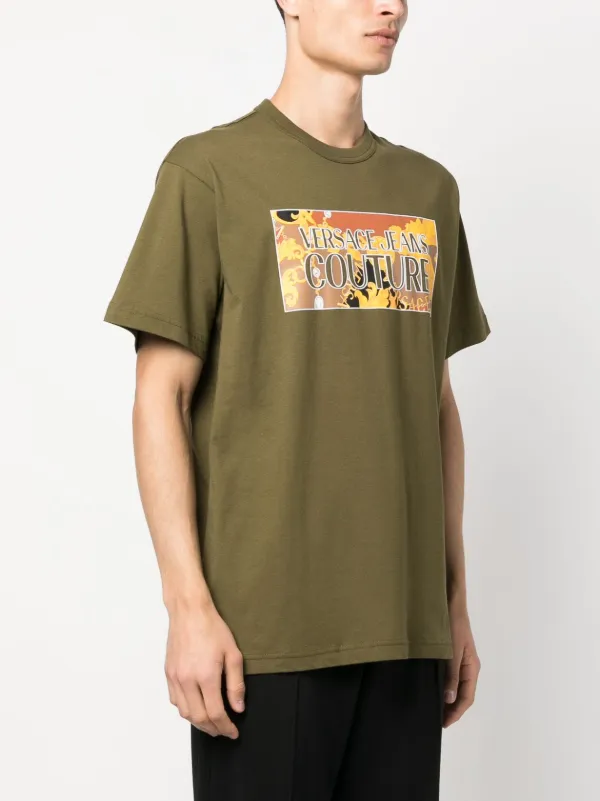 Tシャツ・カットソー VERSACE JEANS COUTURE Men T-shirt Green 78GAHE06CJ00E 166 Versace Jeans Couture logo-print Cotton T-shirt | Green