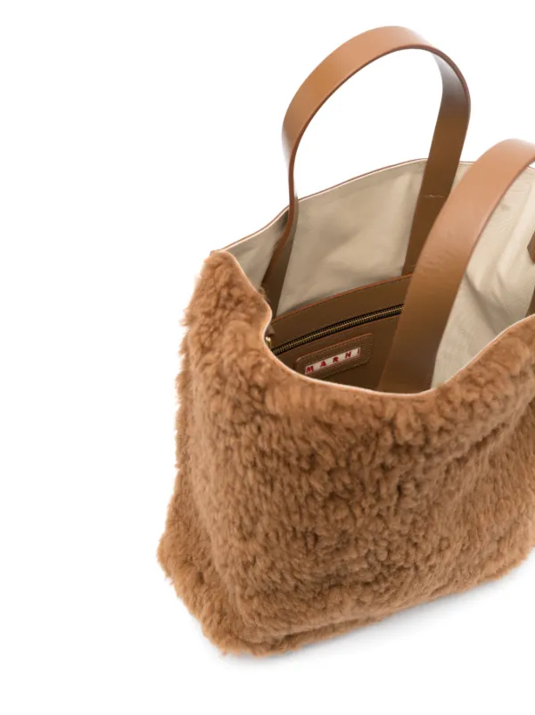 MARNIマルニLogo Patch Covered Shearling Tote Bagトートバッグ Marni logo-patch Shearling Tote Bag | Brown | FARFETCH