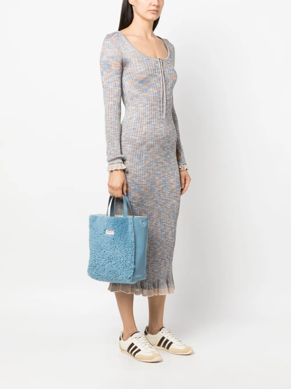 Marni logo-patch shearling tote bag - Blauw