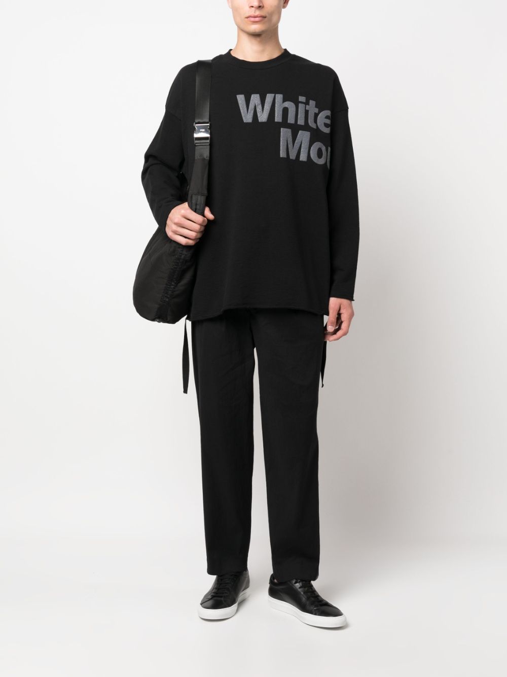 White Mountaineering logo-print draped-strap sweatshirt - Zwart