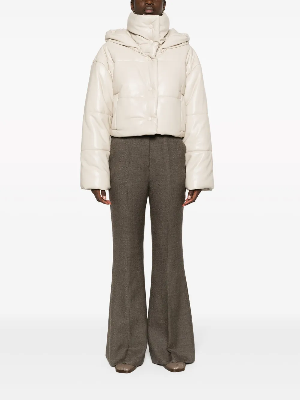 Nanushka Cropped donsjack van imitatieleer - Beige