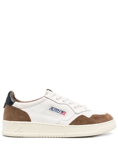 Autry - logo-patch low-top sneakers