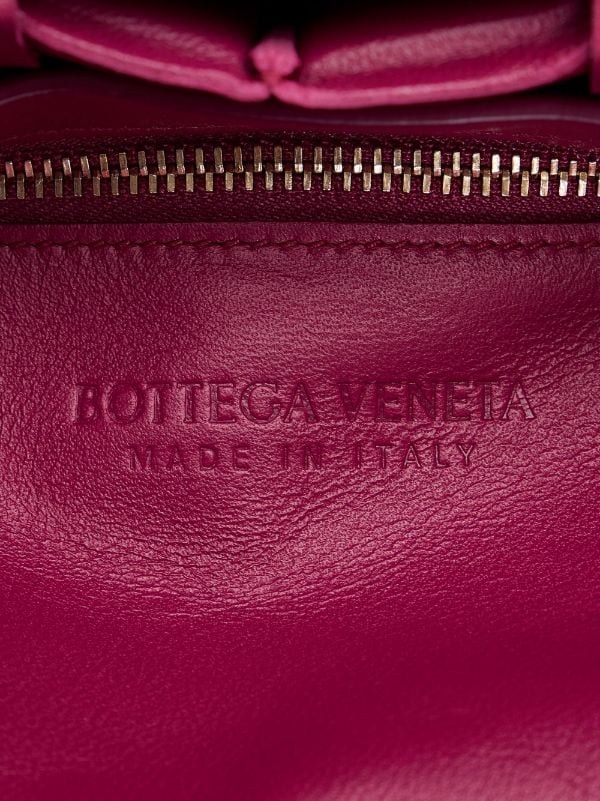 Bottega Veneta Pre-Owned Maxi Intrecciato Puffer Cassette Crossbody Bag -  Farfetch