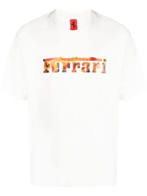 Ferrari t-shirt med målad logotyp
