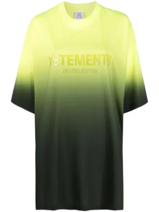 VETEMENTS logo-print Ombré Cotton T-shirt | Green | FARFETCH VETEMENTS logo-print Ombré Cotton T-shirt | Green | FARFETCH
