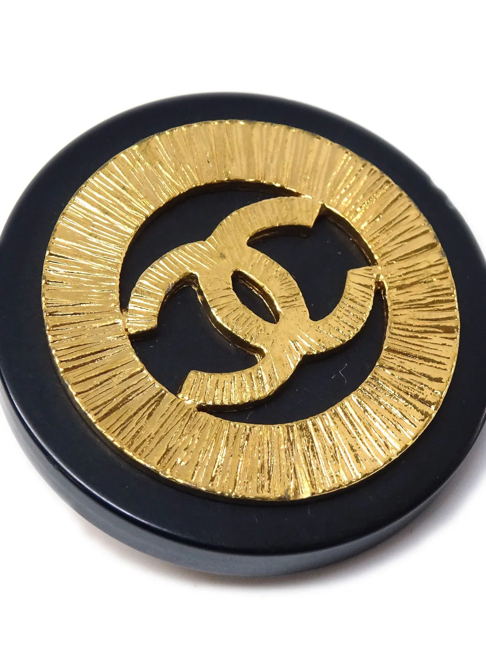 Image 2 of CHANEL Pre-Owned 1994 CC button clip-on earrings