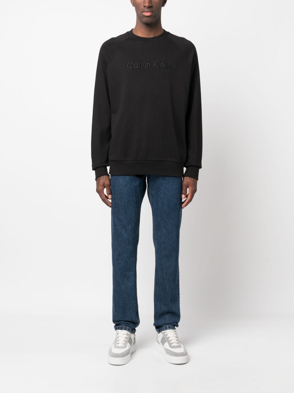 Calvin Klein logo-embroidered long-sleeve sweatshirt - Zwart