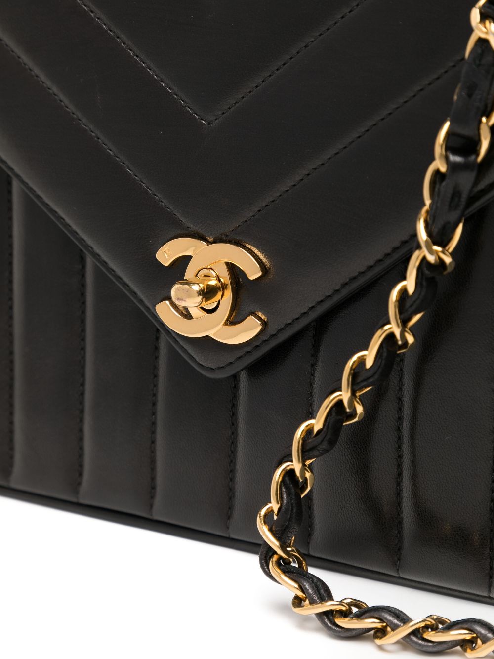 CHANEL 1992 chevron-quilted shoulder bag Women